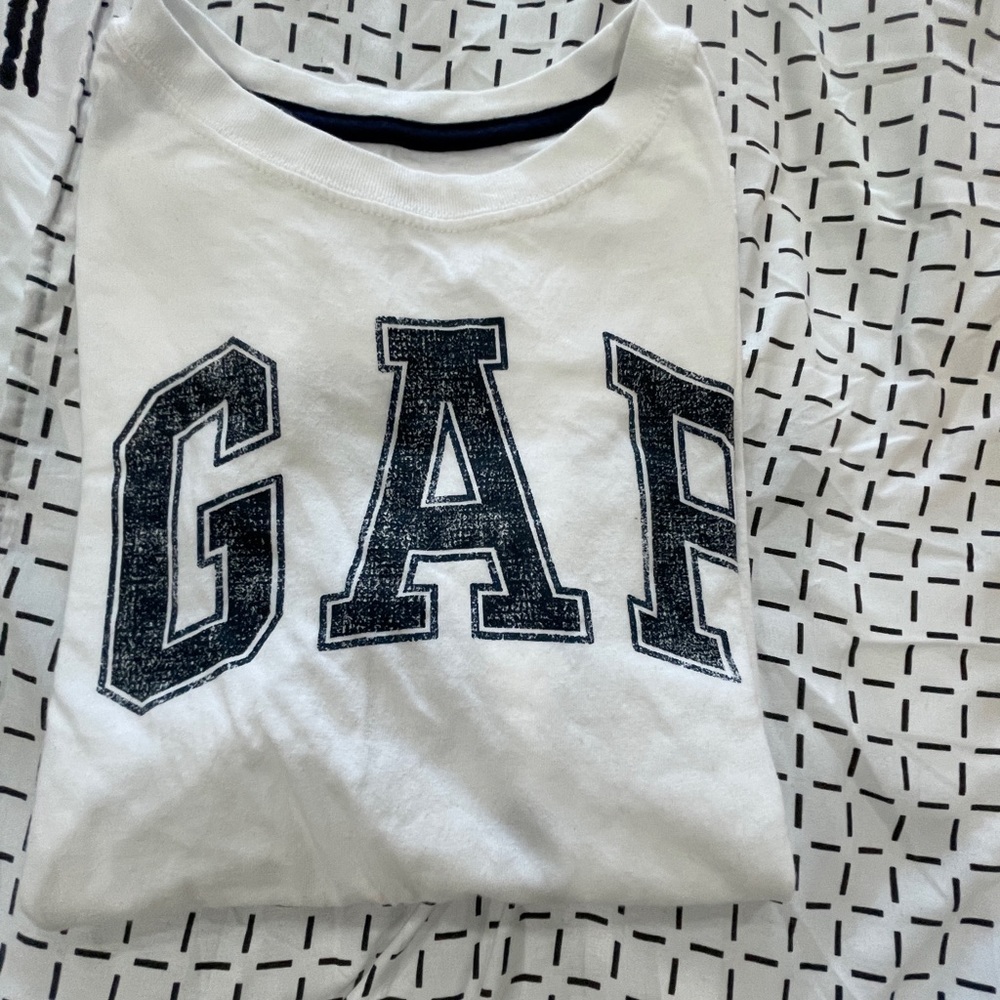 Boy GAP logo tshirt.